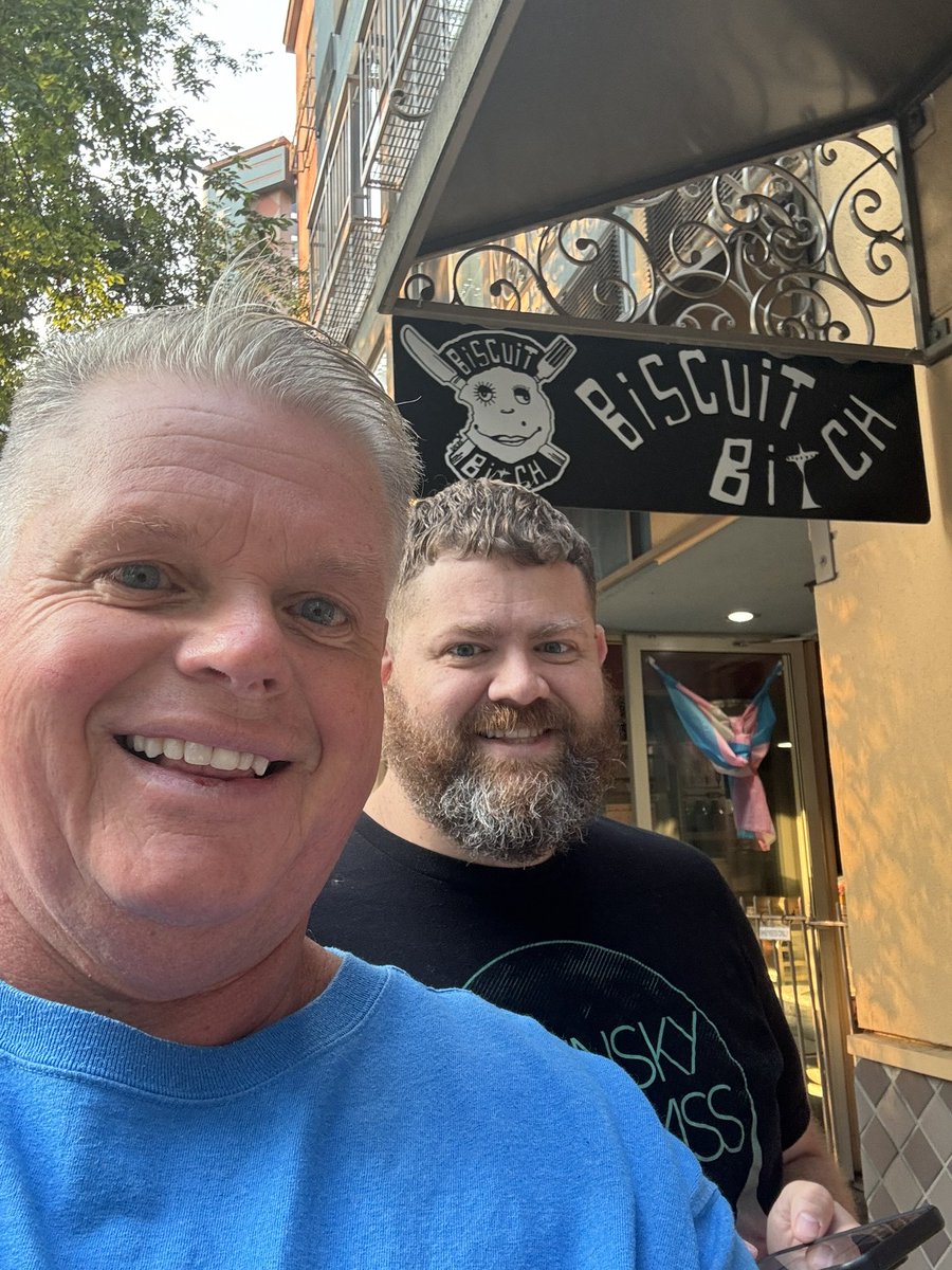 VANBREEDINGMD's tweet photo. @KySportsRadio When you wake up go to Biscuit Bitch for the Gravy Sausage egg biscuit. You willl be AMAZED! https://t.co/8Ue0ThajIt