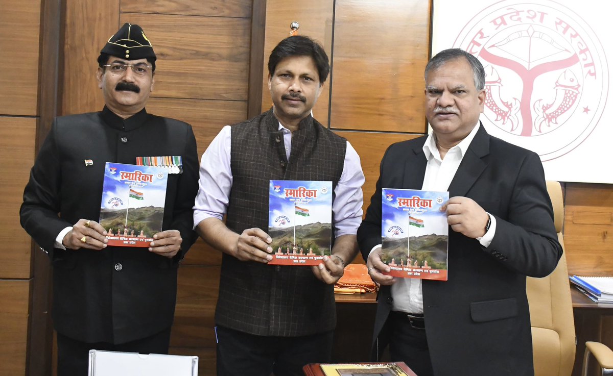 dr_hariom_ias's tweet photo. सशस्त्र सेना झंडा दिवस पर आज आदरणीय मुख्य सचिव महोदय को झण्डा लगाने का अवसर मिला।महोदय ने विशेष स्मारिका का विमोचन भी किया।इस अवसर पर समस्त देशवासियों, विशेषकर सैनिकों और उनके परिजनों को बधाई एवं नमन
#FlagDay #ArmedForcesFlagDay #ChiefSecUP #sainikkalyan #director #BrigAtul #drhariomias #ARMY #India #UttarPradesh #UPGovt