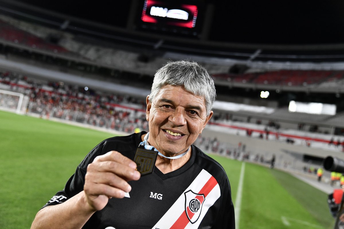 RiverPlate's tweet image. River Plate lamenta el fallecimiento de Máximo Gallardo, padre de Marcelo y entrenador de nuestro equipo de Leyendas. Acompañamos con afecto a nuestro DT y a toda su familia en este día de profunda tristeza.