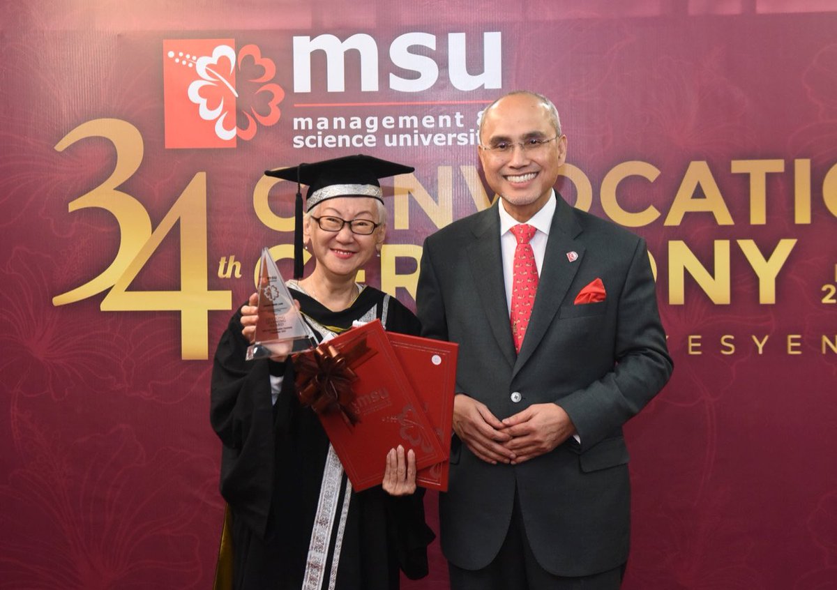 MohdShukriYajid's tweet photo. Congratulations to Chung Hwee Lian from the Diploma in Games Design and Animation programme for being the first recipient of the Lifelong Learning Award, in conjunction with @MSUmalaysia 34th Convocation. You've done well, keep inspiring others to strive and be excellent https://t.co/3Hvnx7NdFa