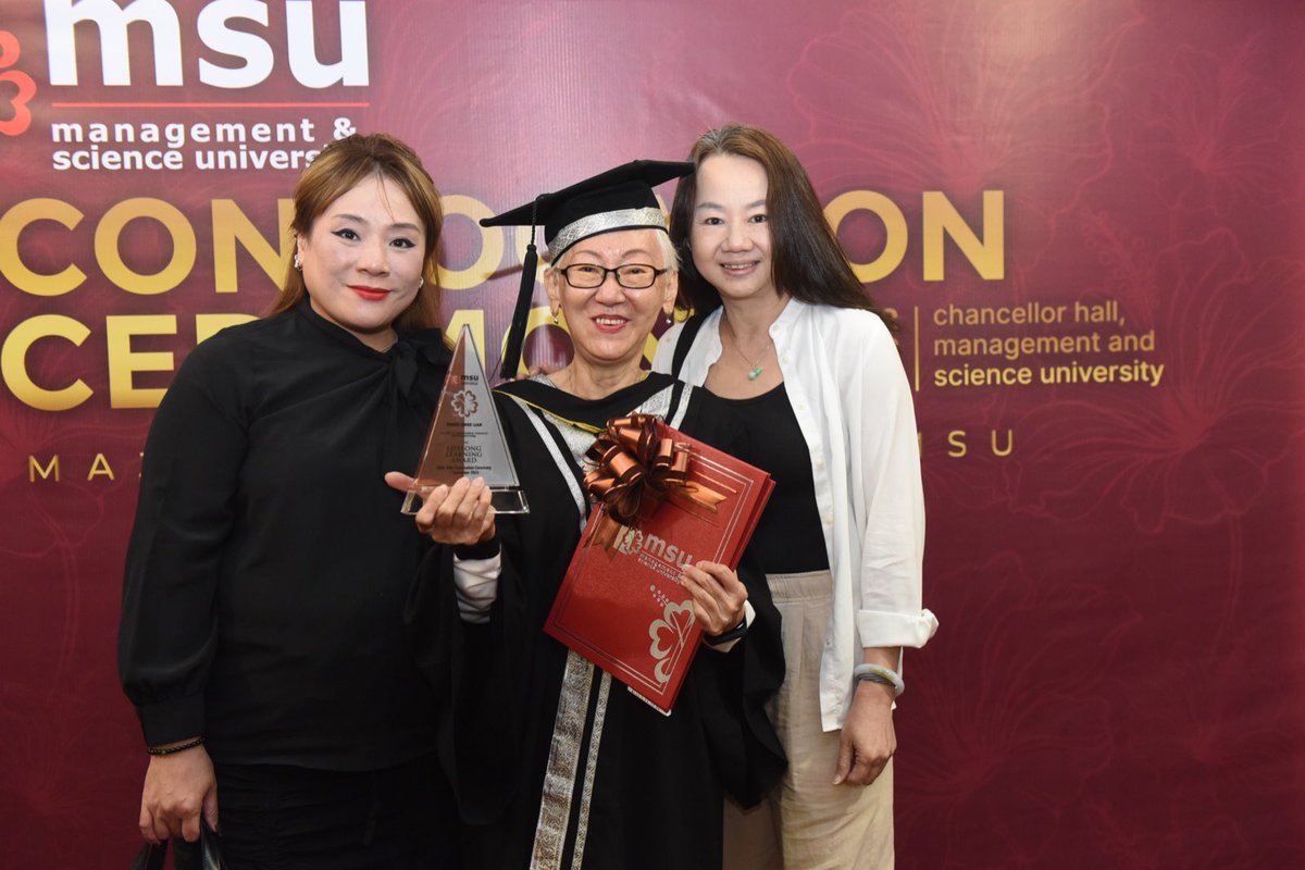 MohdShukriYajid's tweet photo. Congratulations to Chung Hwee Lian from the Diploma in Games Design and Animation programme for being the first recipient of the Lifelong Learning Award, in conjunction with @MSUmalaysia 34th Convocation. You've done well, keep inspiring others to strive and be excellent https://t.co/3Hvnx7NdFa