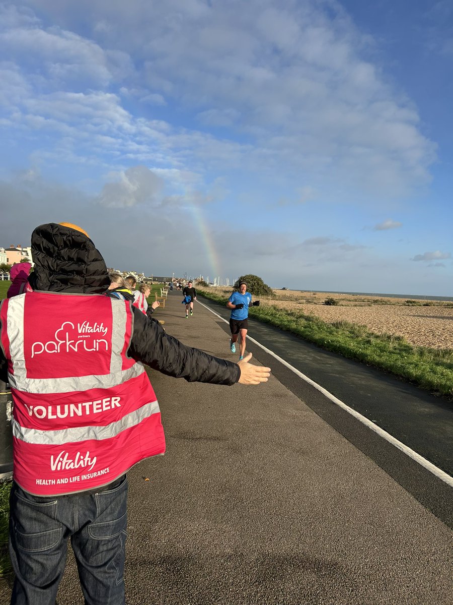 Our parkrunners and volunteers are made of stern stuff! Huge thanks to the 142 runners, walkers, joggers and Jeffers, and the 22 fabulous voluncheers who joined us at a rather blustery WADS parkrun this morning! 🙌
<a href="/parkrunUK/">parkrun UK</a> <a href="/parkrun/">parkrun 🌳</a> #loveparkrun