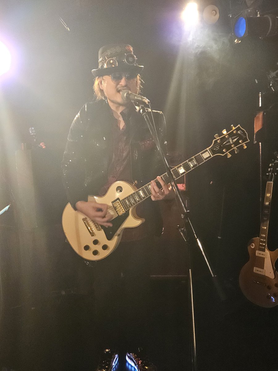 ikevo0601owner's tweet photo. VEGASPADEの年内最後のコンサート🎤でした✨️ワンマンなので、たっぷりと聞かせてもらったぜ👍シークレット演奏🎹、メンバーの誕生日🎂と盛り沢山で大満足です🎵✊️💮🎉

#池袋東口ボーカルスクール 
#VEGASPADE
#ワンマンコンサート 
#誕生日 
#シークレット 
#池袋Adm 
#komachi https://t.co/XxSEGkAkr8
