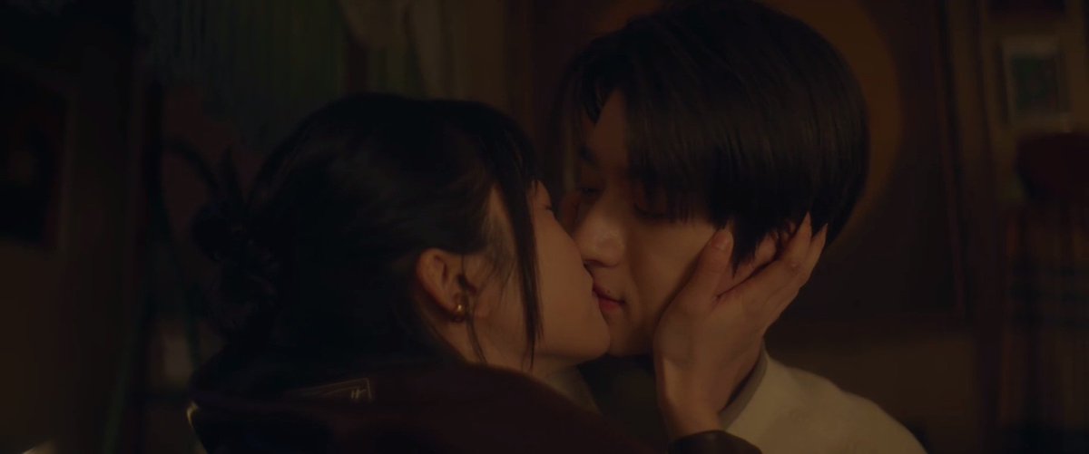 VoiceOfChahat's tweet photo. everybody had to be crazy about their little kiss today🙈

#SmileCode #Shenyue #LinYi #SmileCodeEp33 https://t.co/rjNmqM96QB