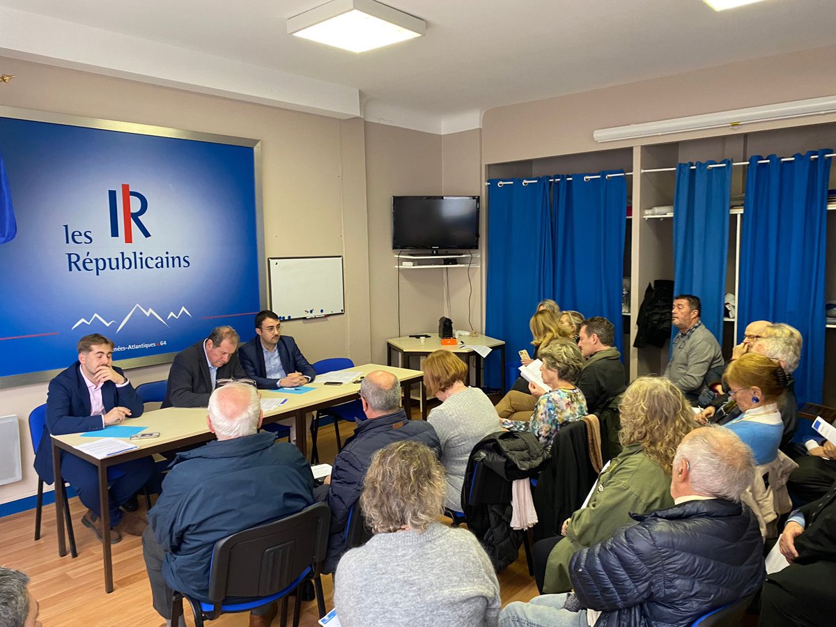 max_brisson's tweet photo. 🔎 Être de droite aujourd’hui ?

Avec @lesRepublicains de Pau ce matin pour poser les bases de la refondation de la droite et les attentes des adhérents. 

✍️Nos travaux seront adressés à @laurentwauquiez, en charge de la refondation. 

Prochaine réunion à Biarritz cet après-midi https://t.co/Bt7hwN1VzV
