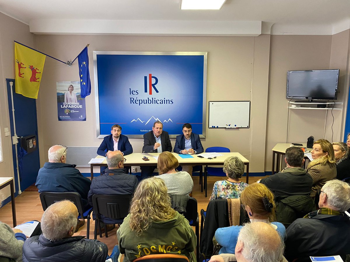 max_brisson's tweet photo. 🔎 Être de droite aujourd’hui ?

Avec @lesRepublicains de Pau ce matin pour poser les bases de la refondation de la droite et les attentes des adhérents. 

✍️Nos travaux seront adressés à @laurentwauquiez, en charge de la refondation. 

Prochaine réunion à Biarritz cet après-midi https://t.co/Bt7hwN1VzV