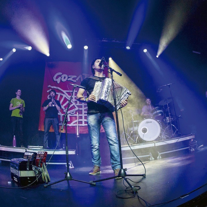 Txarrenari onena!

Gozategirekin eta DJ Bonekin hitz eginda, Udalak abenduaren 25eko iluntzerako lotu du haien kontzertua. Herritarrok, beraz, aukera izango dugu, Gabon giro goxoan kontzertu ederra gozatzeko. Mari Domingiren opari ederra izango da!

orio.eus/albisteak/txar…