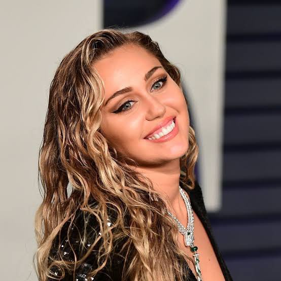 Mileyola tweet media