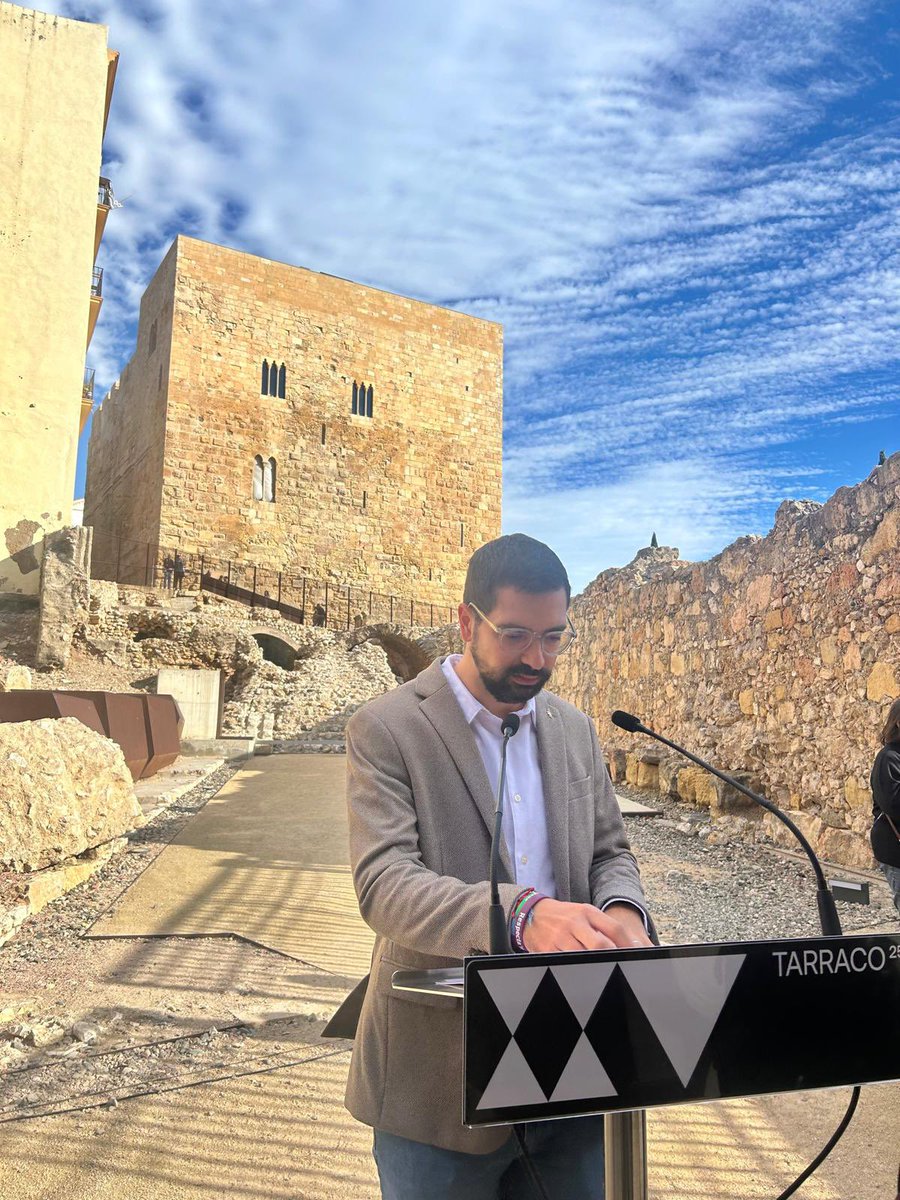 🏅 A un espai immillorable, avui, hem reconegut la trajectòria de l’Antoni Pujol, referent en la defensa del Patrimoni de Tàrraco, des de les seves diferents posicions a la Generalitat, a l’Ajuntament o al Port. La nostra enhorabona a ell i a tota la seva família