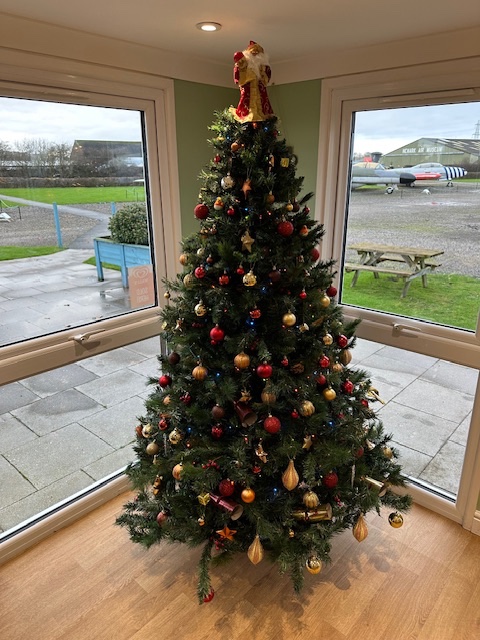 NewarkAirMus's tweet image. A festive mood &amp;amp; feed in the #NAMcafe