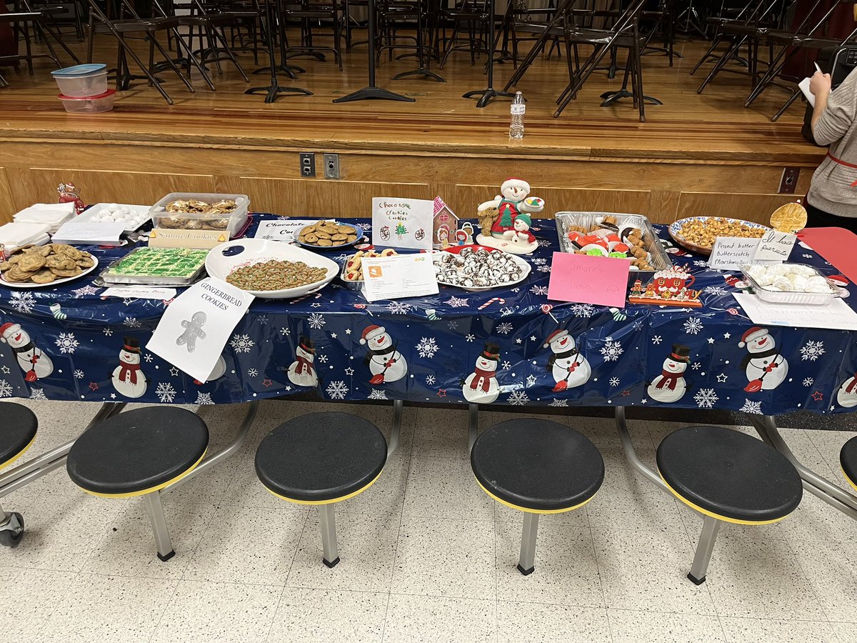 Manor Oaks PTA Holiday Cookie Swap! Still dreaming about all those amazing cookies 🍪😍