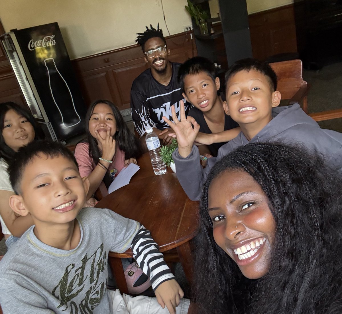 Sometimes the most valuable ROI is a 𝙎𝙢𝙞𝙡𝙚

Spent the morning giving back &amp; teaching English at TheRiver Church Kids Club

True wealth is in the joy of giving back &amp; this was beyond measure the most fulfilling experience of my trip

Tis the season