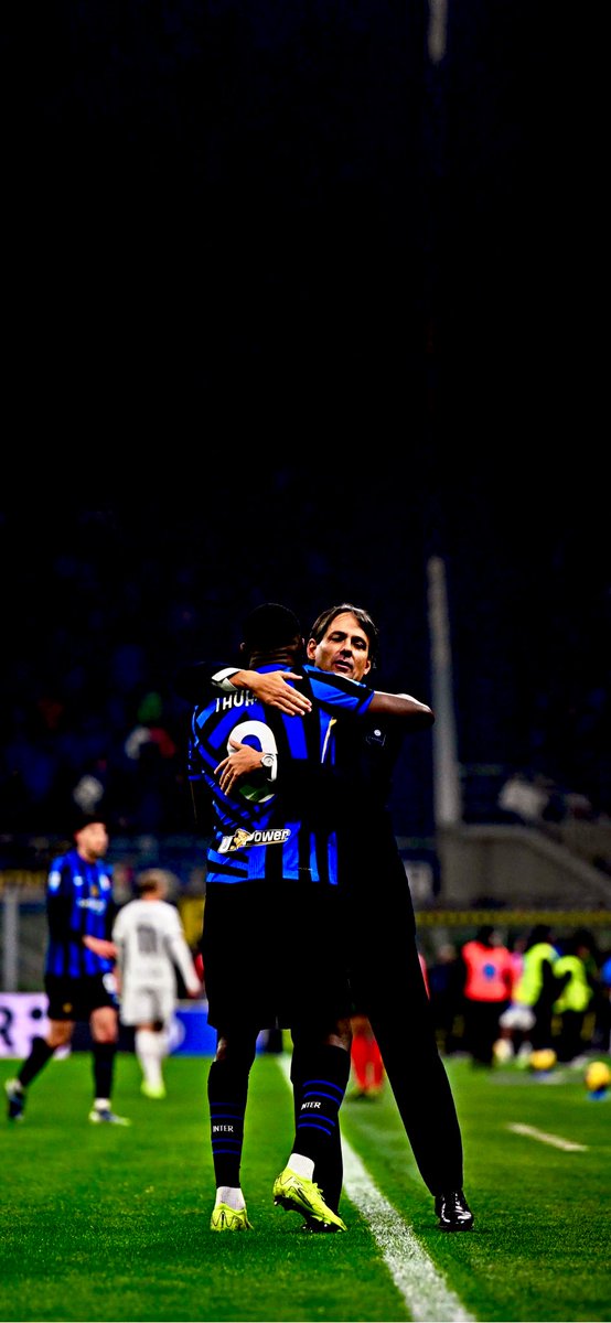 FCIMwallpapers's tweet image. Tris ⚫️🔵

#ForzaInter #InterParma #Dimarco #Barella #Thuram