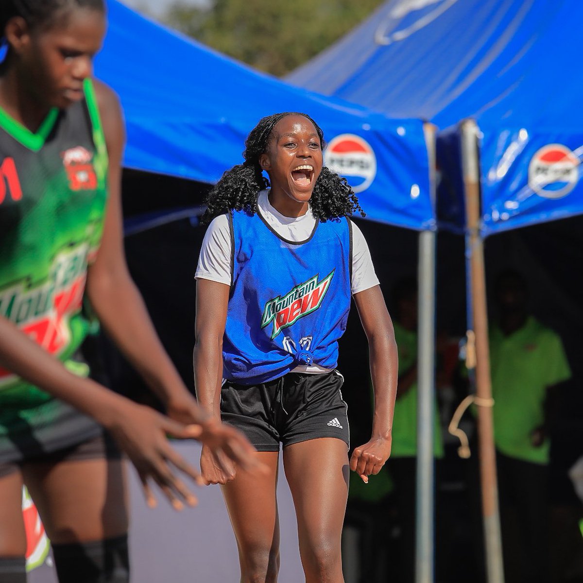 Kamau The Shoe Painter tweet media