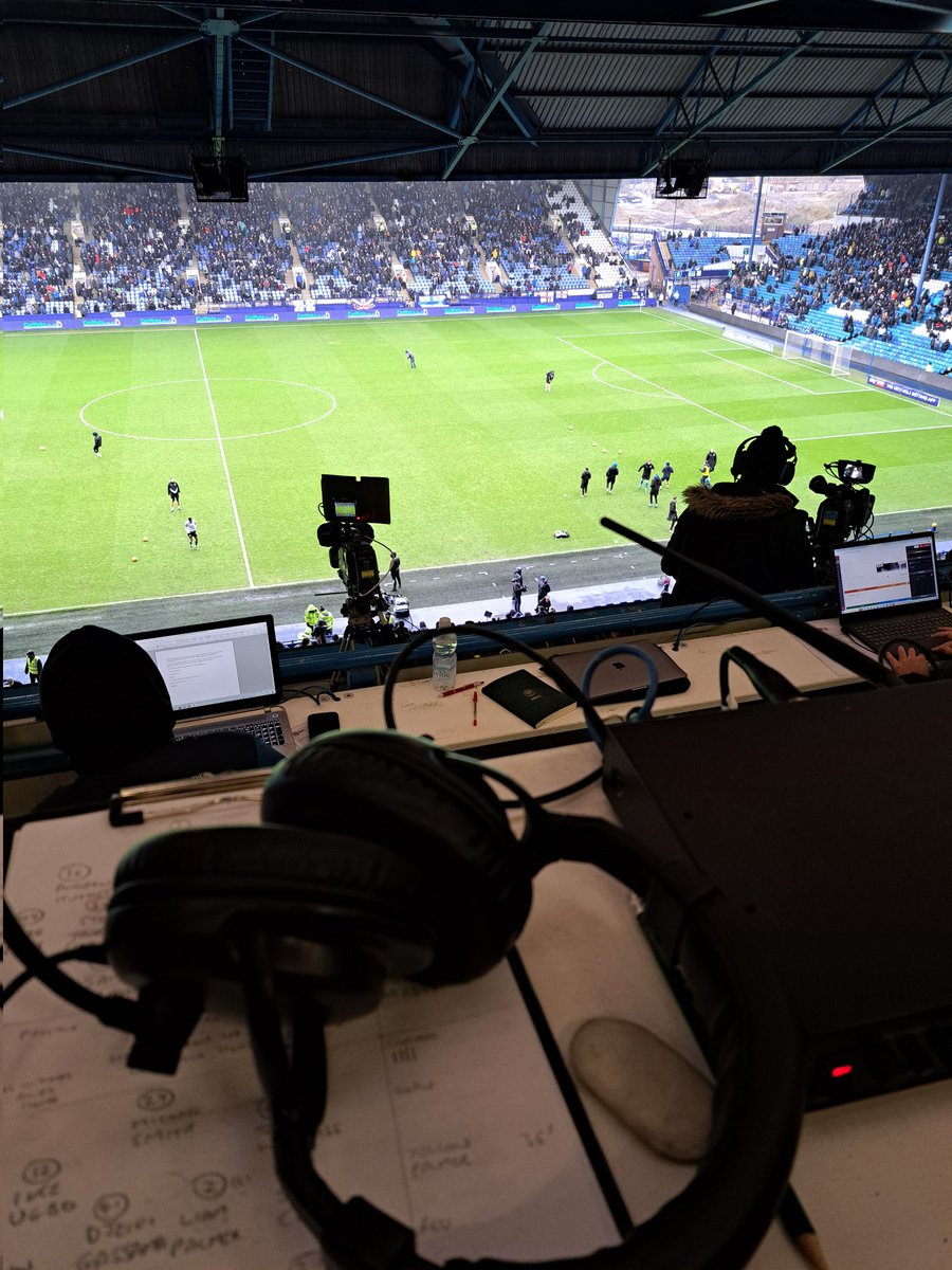 oldfartfan's tweet photo. @ArgyleLife1886 Doing a bit of commentary at Wednesday v Preston. It is very cold 🥶 https://t.co/FIBNUeuKiu