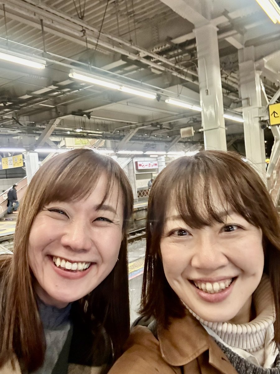 takakopno's tweet photo. 2024 Last P.O.N!!
ユニットとしての時間が長いからこそ
毎年の自分自身の変化を感じられる♡
今年ラストの今日もまっすぐ音楽できて幸せ🌸 来年のP.O.Nもよろしくお願いします。
#Paintingofnotes #2024 https://t.co/LNM0PWkF8n