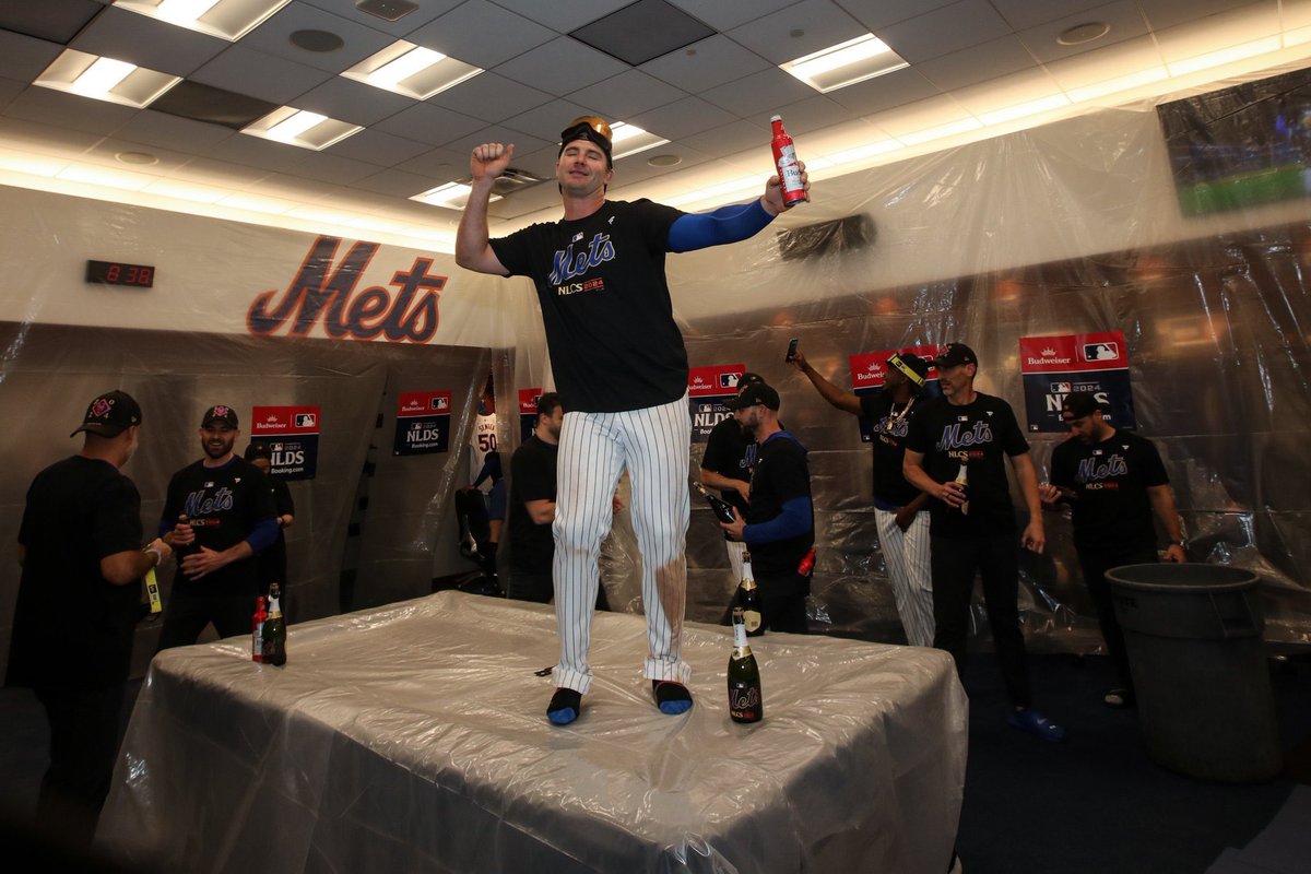 metsiesTM's tweet photo. Happy birthday sweet prince. May you be a Mets forever. 🧡💙💜 https://t.co/NtP98bQ9xq