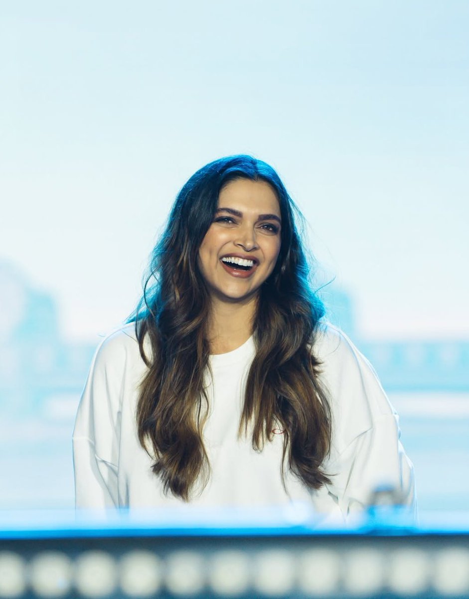 filmfare's tweet photo. We just can't get enough of #DeepikaPadukone and #DiljitDosanjh's photos! 😍

#Trending https://t.co/X3S1uKKyt4