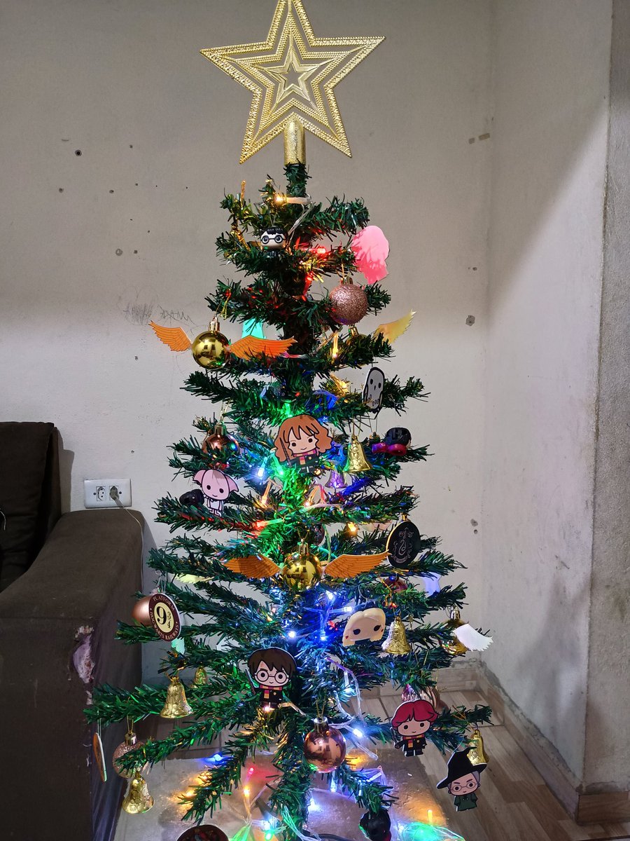 nusapotter's tweet photo. Tô amando minha Árvore de Natal do Harry Potter 🥰🥰 https://t.co/MUMGl6Lfef