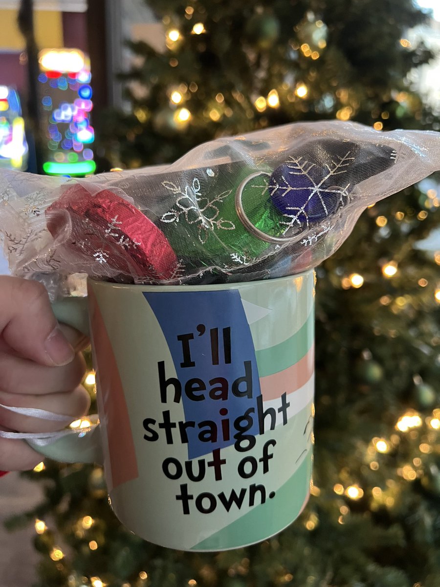 DorianSinnott's tweet image. Last night’s holiday party with @tlbeeding’s practice was so much fun 🎄❤️