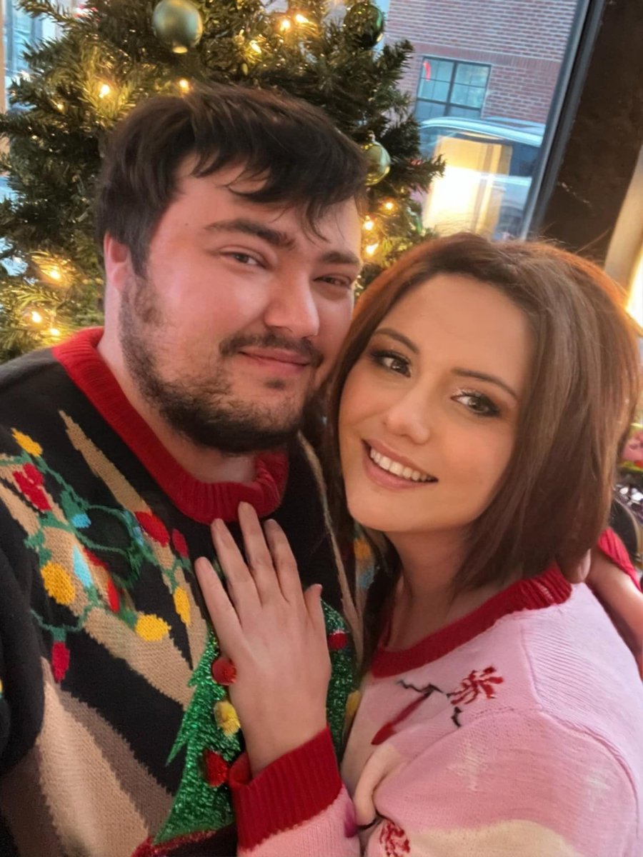 DorianSinnott's tweet image. Last night’s holiday party with @tlbeeding’s practice was so much fun 🎄❤️