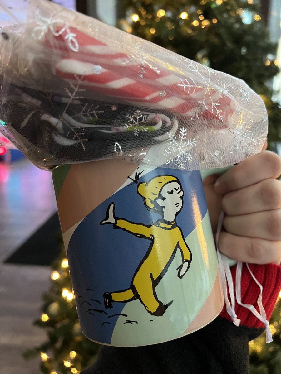 DorianSinnott's tweet image. Last night’s holiday party with @tlbeeding’s practice was so much fun 🎄❤️