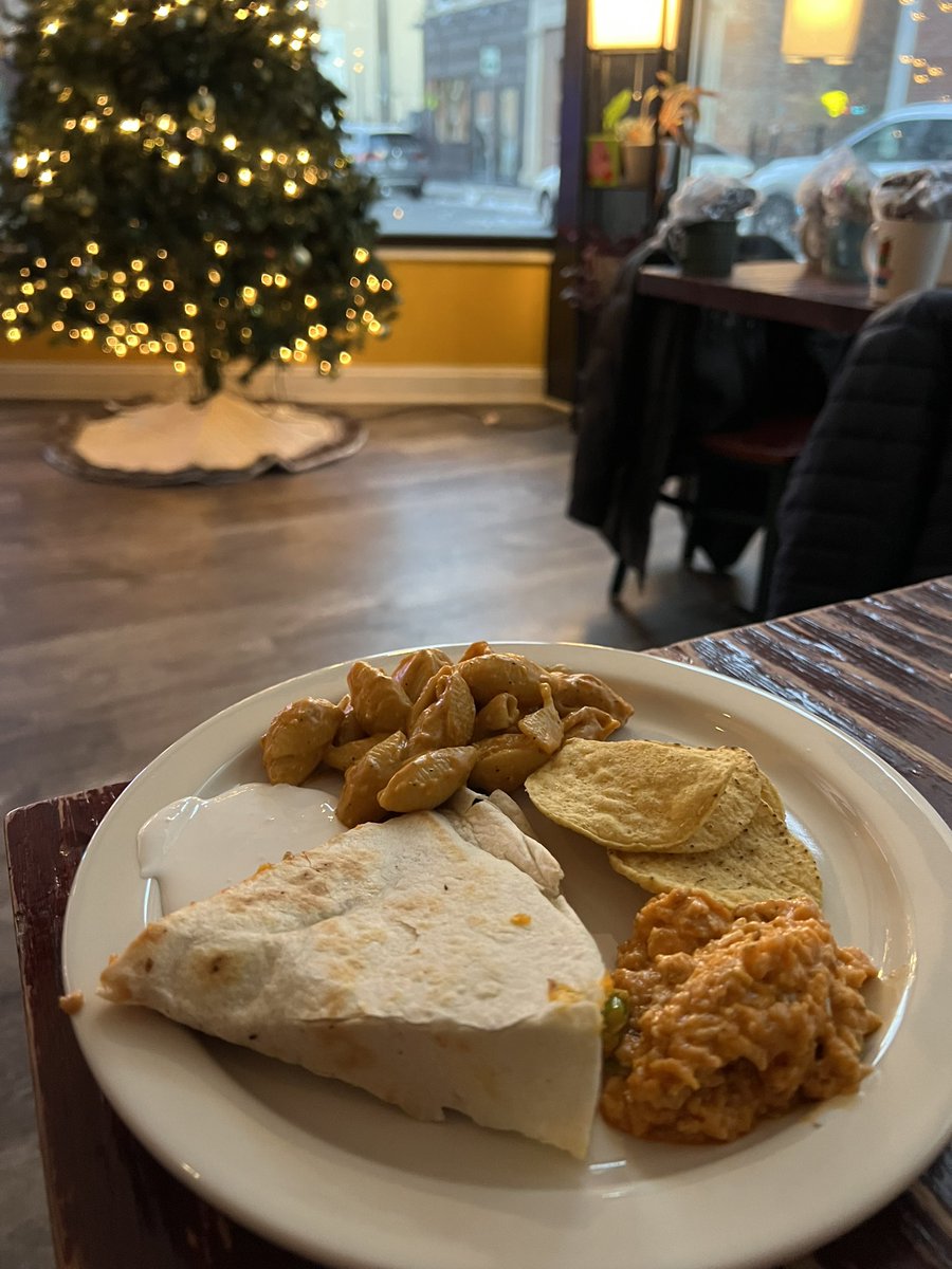 DorianSinnott's tweet image. Last night’s holiday party with @tlbeeding’s practice was so much fun 🎄❤️