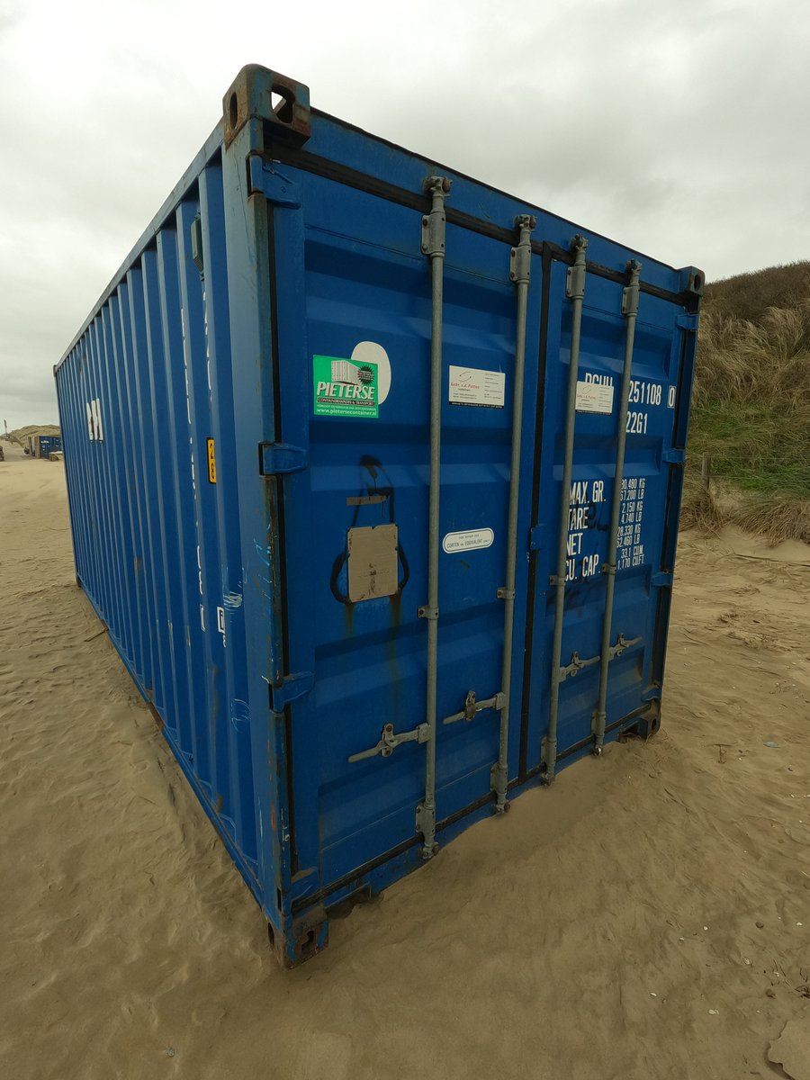 JefKPhotography's tweet photo. A photograph of a blue container.

#bluecontainer #bluecontainers #container #containers #photography #photo #photos #picture #pictures #image #photograph https://t.co/1EYZDESnMY
