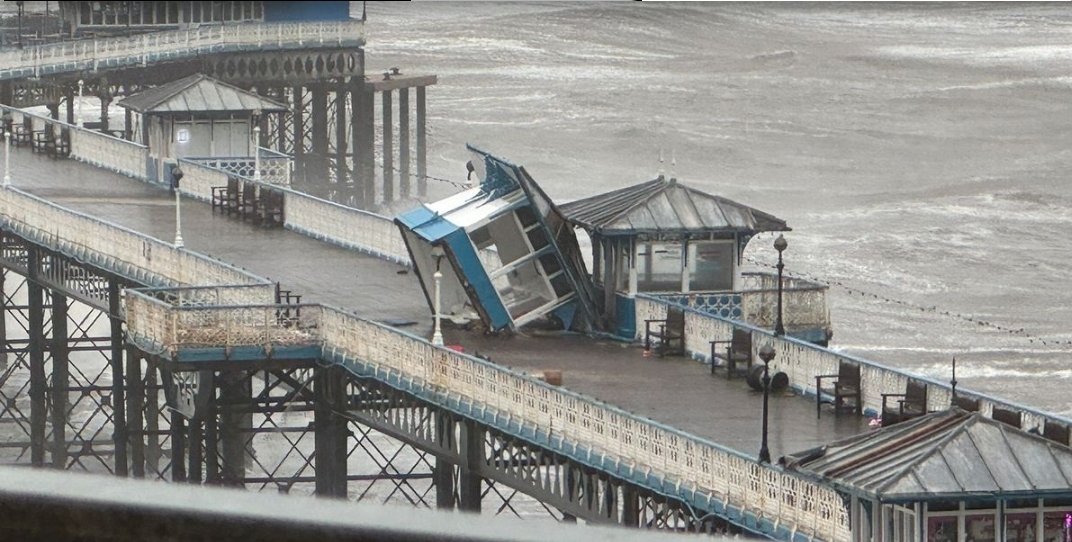 One of the kiosks on the pier..