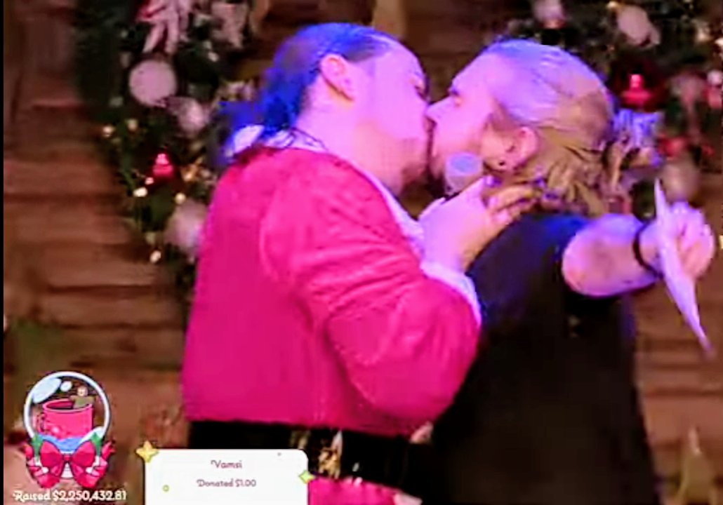 LeakerAlexis's tweet photo. The kiss seen around the world #Thankmas2024  #Jacksepticeye and #Arin https://t.co/a9a9P8zhY1