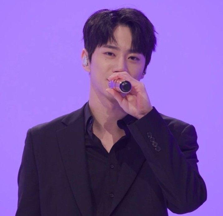 TheFlippages's tweet photo. @wonyungu @yeonjufn “Buat Lufa dan Pidi, makasih banyak buat kerjasama kita yang gak kerasa tau-tau udah mau berakhir ini. Jujur ya, gak pernah nyangka OA yang dulu hampir bangkrut ini bertahan dengan anak-anak yang membanggakan begini. You've worked hard, guys! Borahae! 💜” https://t.co/U71YQV7Ojd