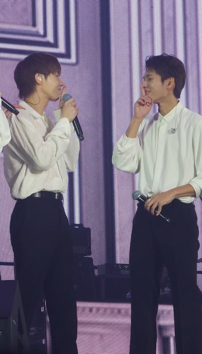 infiS2_'s tweet photo. 241207 인피니트 콘서트 limited edition 
#성규 #우현 https://t.co/llqmBBhmus