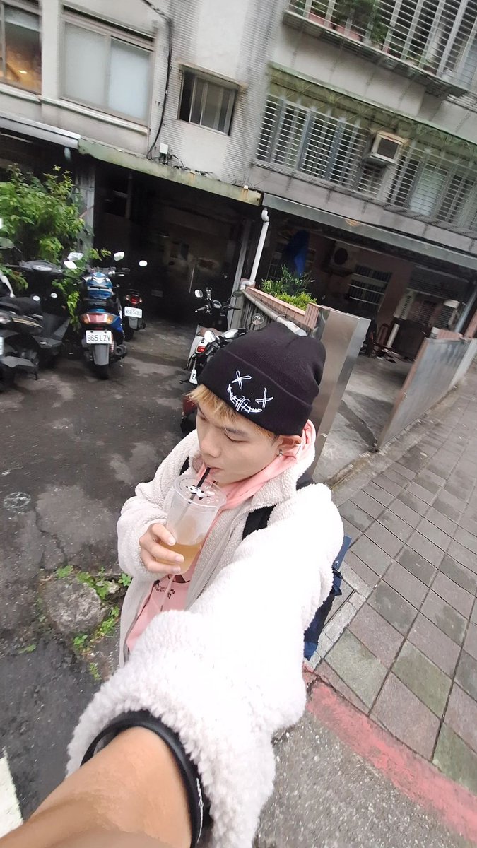 今天整天一個人。