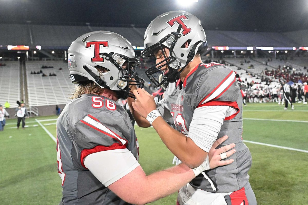 TrentSeaborn's tweet photo. your crystal ball ain’t so crystal clear. 
Thank you seniors ❤️ #GodDid https://t.co/2jMLeIFe12