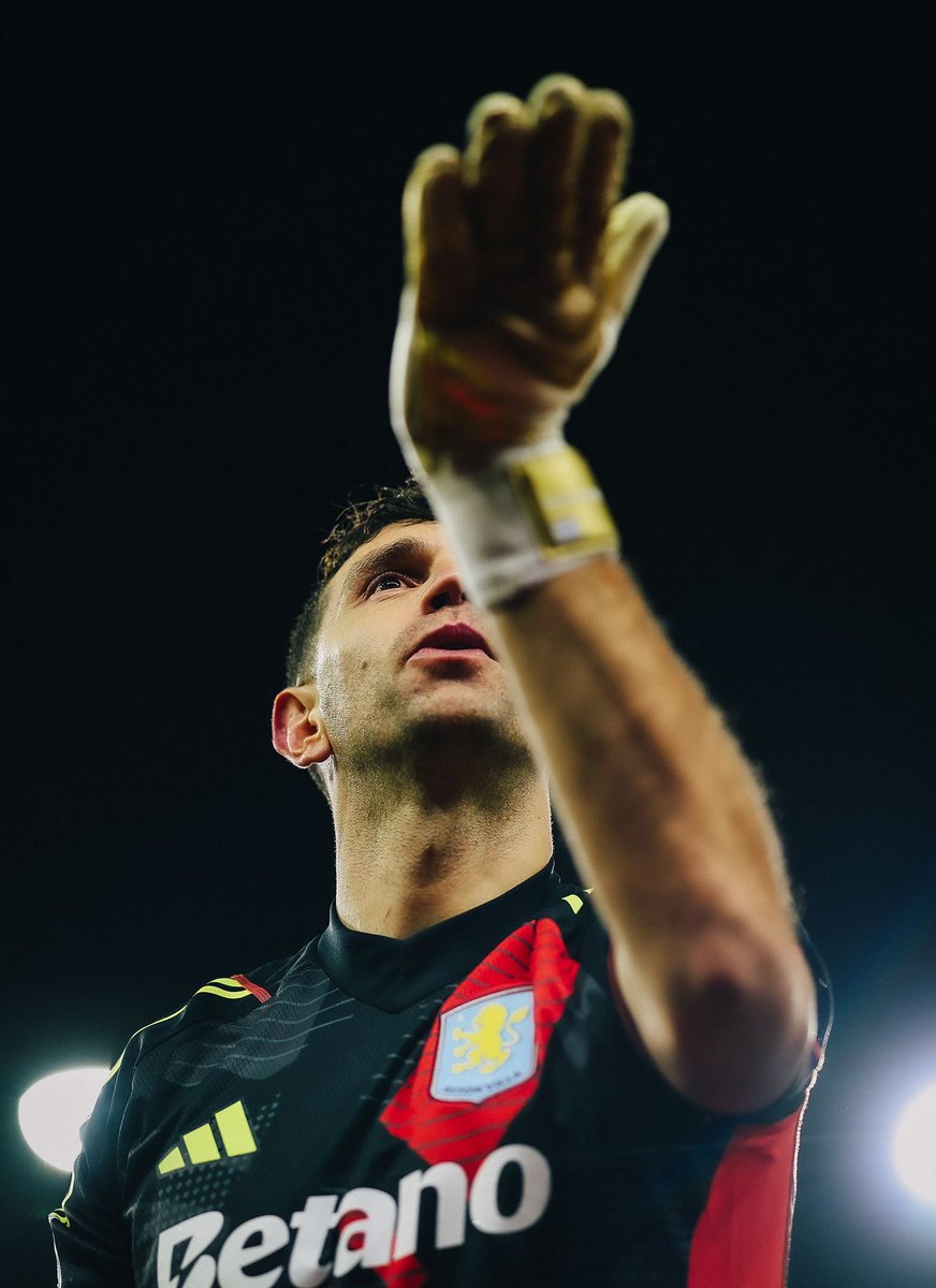 Freezing today 🥶. Amazing 3 points and clean sheet!!  Thank you so much for your support 😍