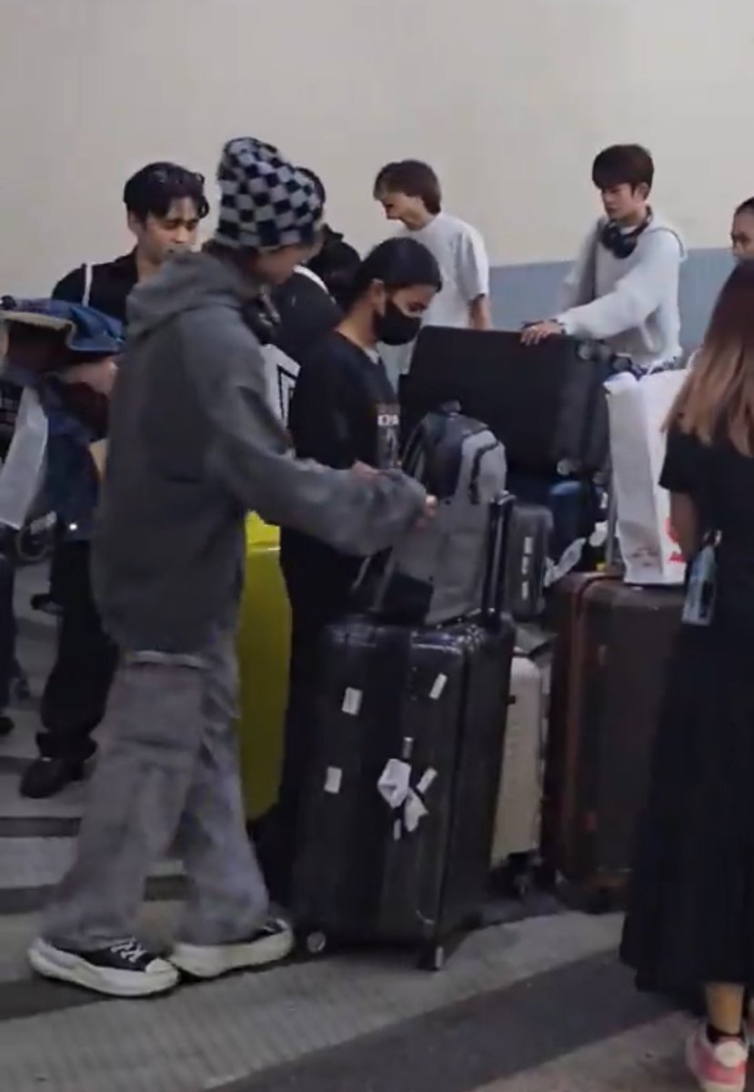 🇵🇭 HORI7ON arrived at MIA! ✈️❤️

WELCOME TO YOUR HOMELAND HORI7ON

<a href="/HORI7ONofficial/">HORI7ONofficial</a> 
#OurHori7onIsBack
#HORI7ON #호라이즌