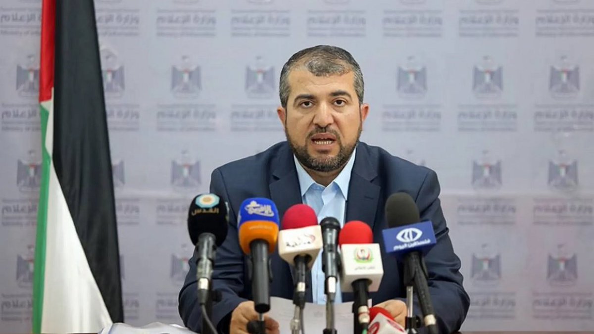 Suriye'deki gelişmeler karanlığında kalan Gazze'nin kuzeyinden korkunç açıklama

Dr. Münir Al-Bursh, Gazze'nin kuzeyindeki Kamal Adwan Hastanesi'nde elektrik kesintisi nedeniyle çocukların ve oksijene ihtiyacı olan hastaların ölmeyi beklediğini duyurdu.