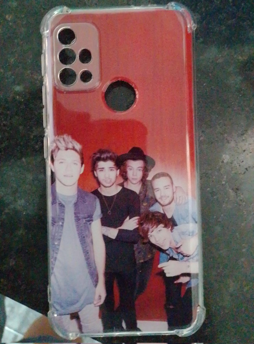 fantasyxmj's tweet photo. Presentinho de natal da mamis ❤️❤️ Capinha personalizada #CapinhadaOneDirection #Cases chegou agora de tarde! ❤️❤️❤️ @_aliperdida @_candyqueen @bratithai @aadoesny @atrevidadopayne 
No meu coração vocês vão sempre estar.. #MeusMeninos ❤️❤️😭😍💞💞 https://t.co/1VcgoHn7ge