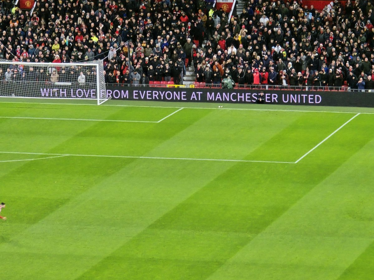 markharding81's tweet photo. @ManUtd A legend! Not sure you'd get this at any other club! #manutdfamily https://t.co/7iyUw44Qqy