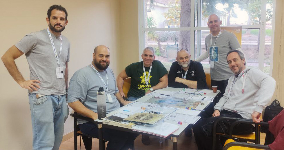 Siguen las partidas de Tierras Quebradas en las <a href="/JornadasRolea/">Rolea</a>! El imbatible <a href="/jorsermar/">Jorge Serrano🇵🇸</a> nos trae una aventura de creación propia.