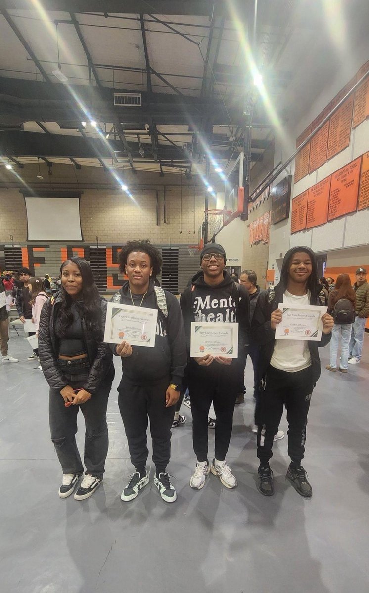 Jominiransom_26's tweet photo. Thankful to be recognize in my school Excellence awards📚 #Student-athlete https://t.co/QqPxXnBkw5