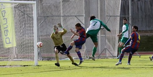 A l'últim precedent, al 2010, l'<a href="/ue_cornella/">UE Cornellà 💚</a> va aprofitar l'expulsió de <a href="/raulmtnez_rulo/">Raul Martinez Gil</a> al 63' per remuntar el gol inicial de Cervantes amb dianes de Fran Malfitani, <a href="/xavip77/">Xavi Puerto Bellart</a> i <a href="/gallegoenric/">Enric Gallego</a> 
cfgava.blogspot.com.es/2010/12/gava-1…