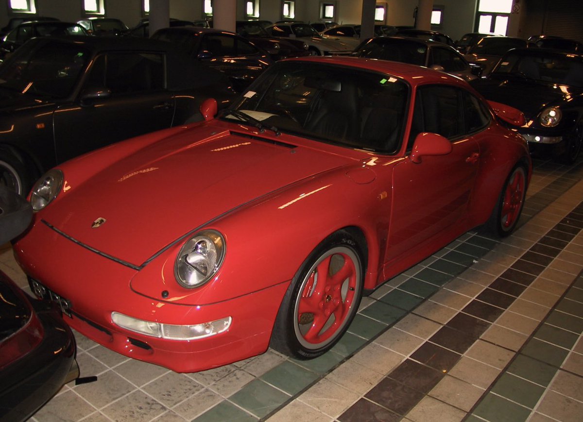 FlawlessSpec's tweet photo. Porsche 911 (993) Turbos from Brunei https://t.co/uKikgNt5l4