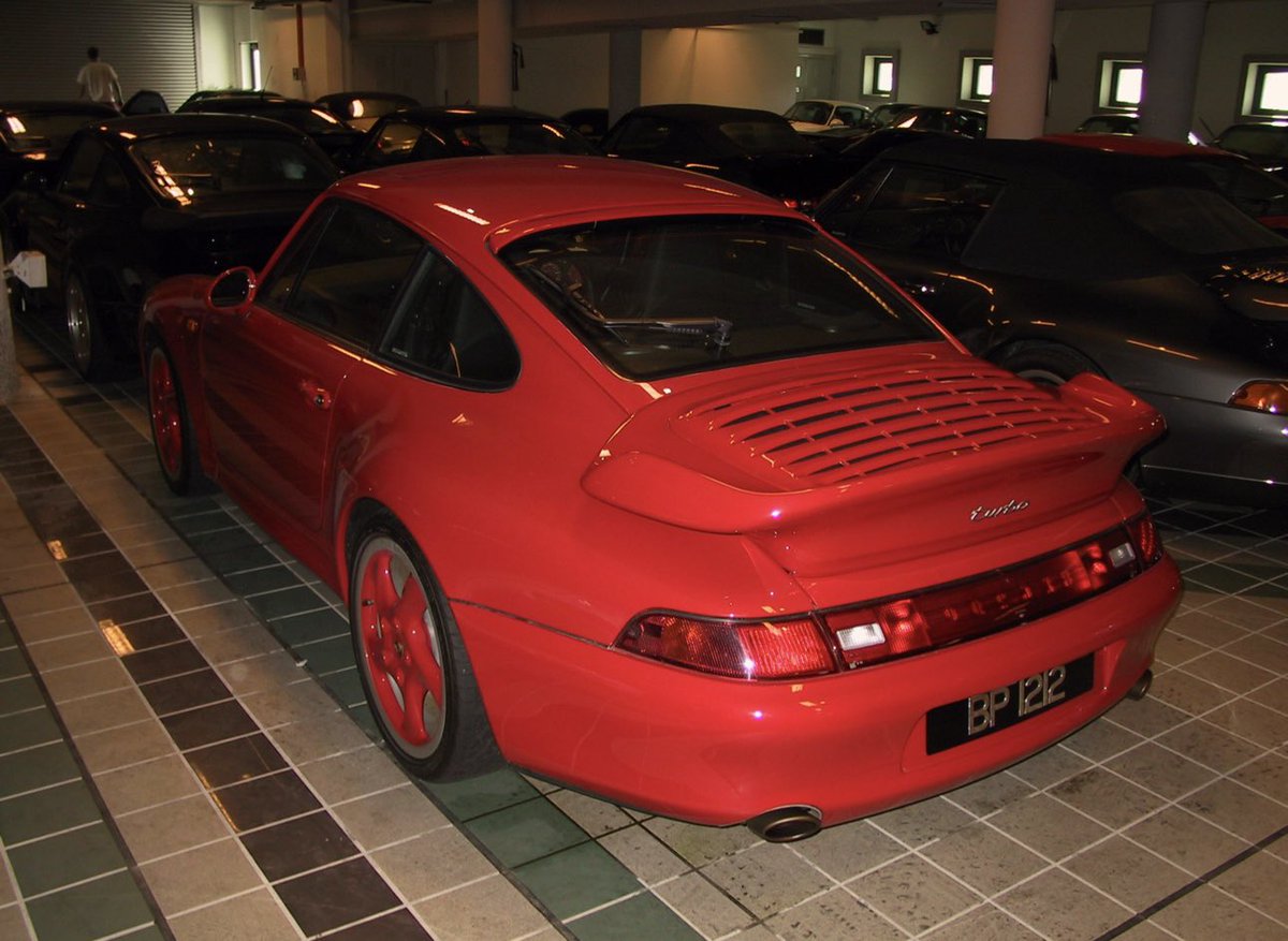 FlawlessSpec's tweet photo. Porsche 911 (993) Turbos from Brunei https://t.co/uKikgNt5l4