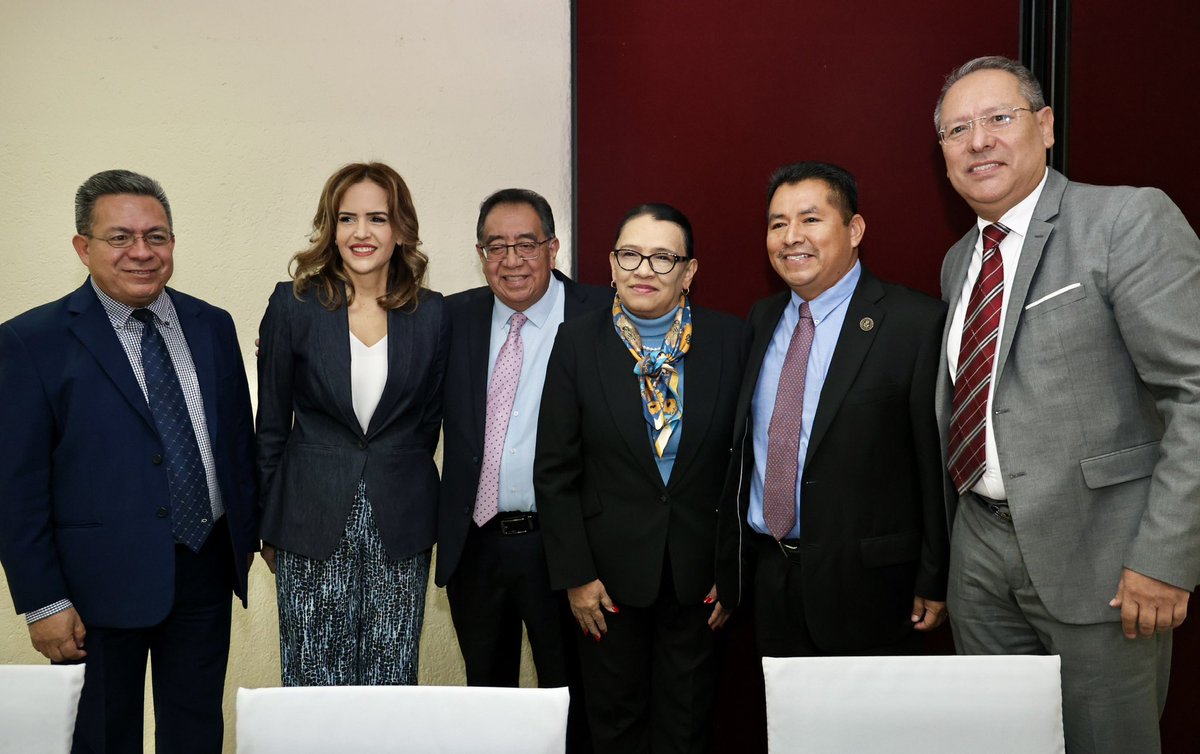 rosaicela_'s tweet photo. Agradecemos a la Confraternidad Evangélica de México @CONEMEXAR la invitación a su reunión de fin de año con pastores y pastoras. En el @GobiernoMX de la Presidenta @Claudiashein trabajamos con todos los sectores para construir una sociedad más fraterna, con justicia y paz. 🇲🇽 https://t.co/70sdO8X0lN