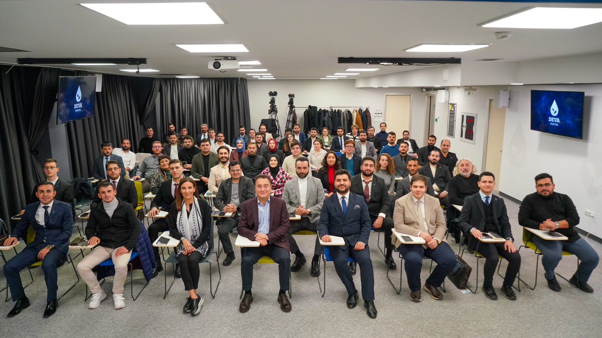 av_msbasaran's tweet photo. Partimizin iktidar yolculuğunda en güzel hikayeyi gençler yazacak. 

Partimiz iktidar olana kadar en çok gençler çalışacak. 

Önce Partimize sonra Milletimize Gençlik Çalışmaları olarak sözümüzdür! https://t.co/d3QSeMayaN