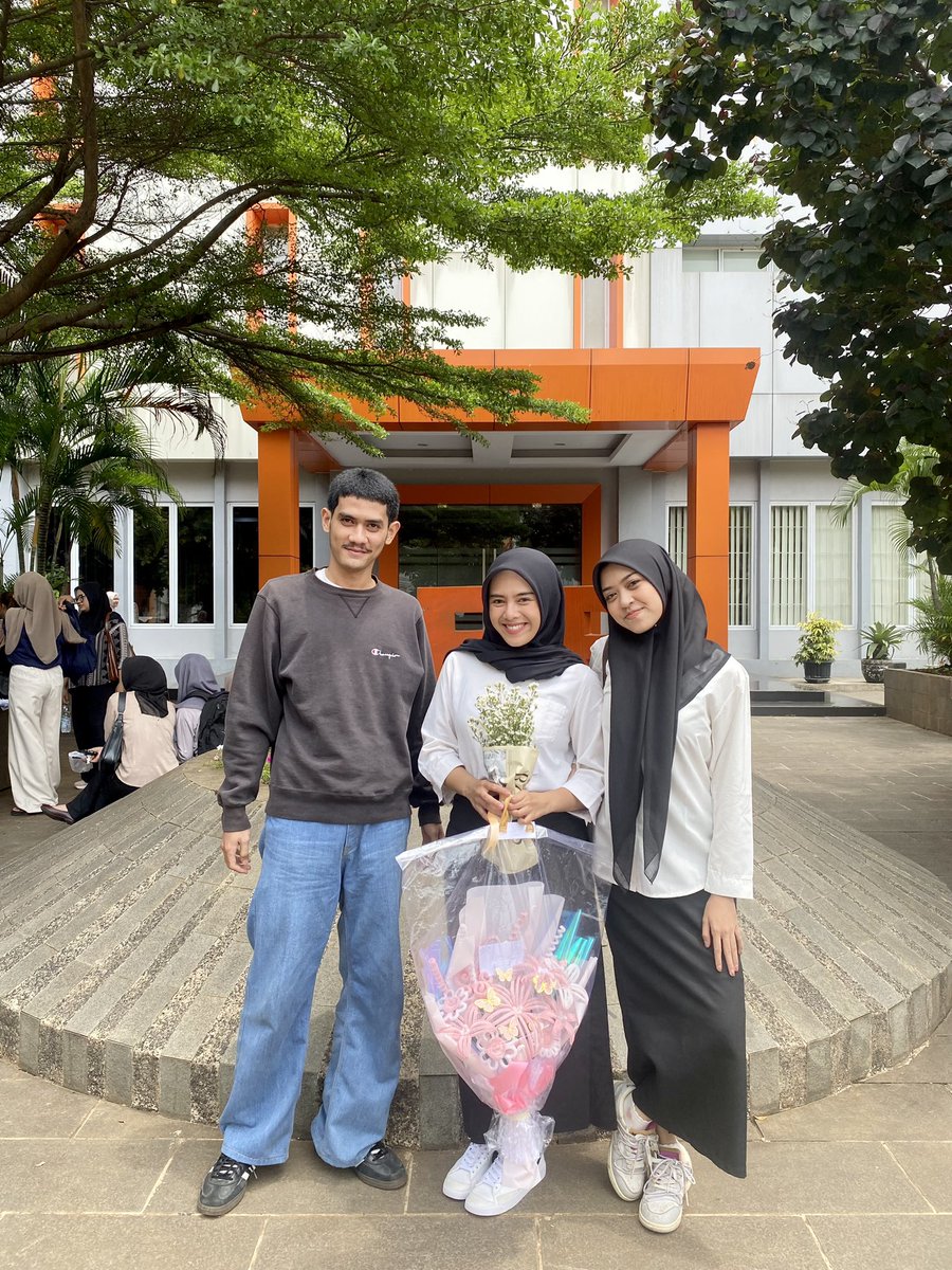 Sush1trashes's tweet photo. bulan kemarin gue sempro😃😃 https://t.co/XkvXxn0p9E