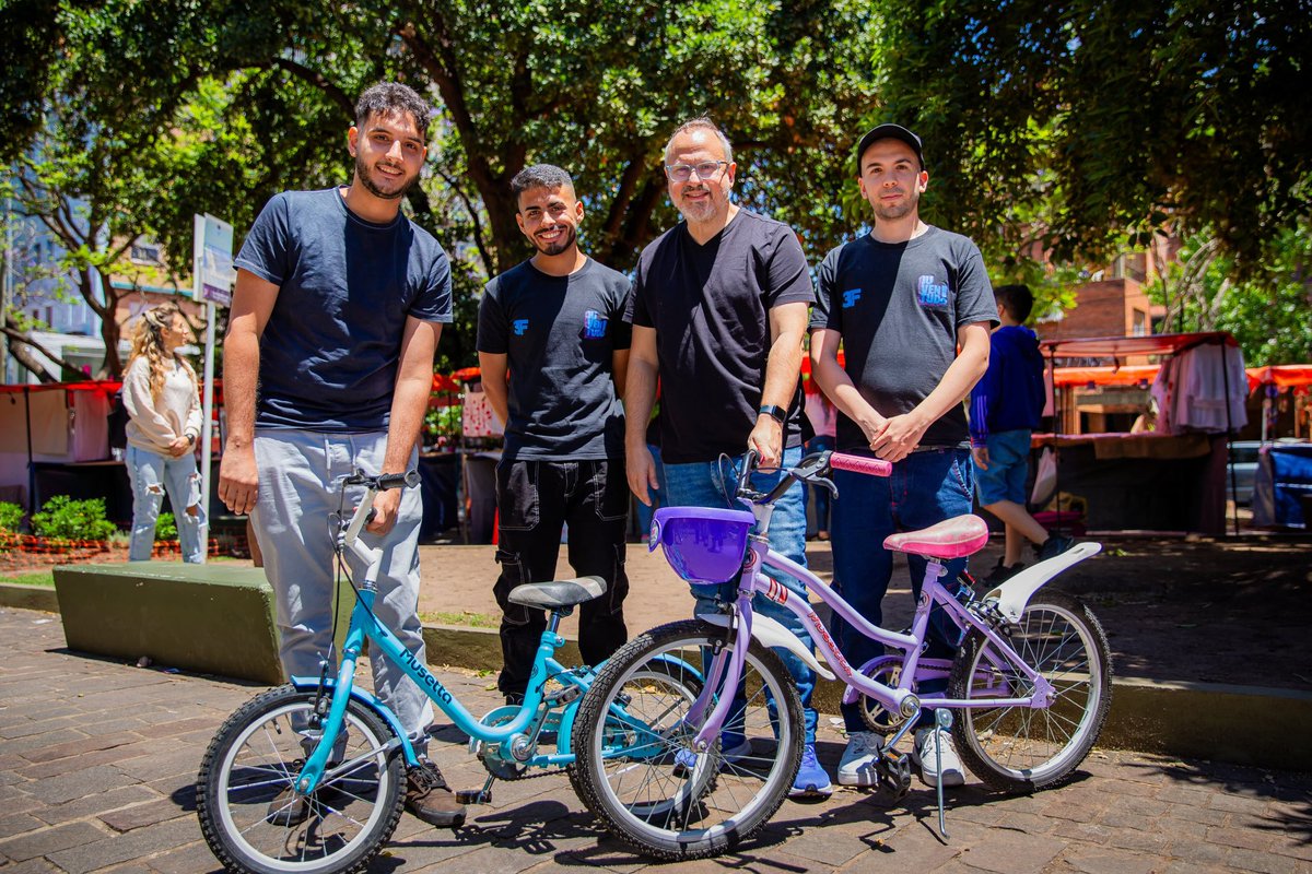dievalen's tweet image. En eventos y plazas de Tres de Febrero ayudamos a los chicos a aprender a andar en bici sin rueditas. Quiero agradecer a la fábrica #Musetta por estas hermosas bicis!