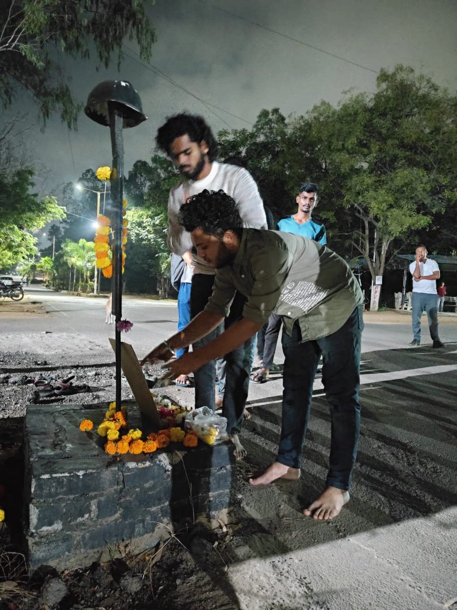 abvphcu's tweet photo. ABVP-HCU paid tributes to Shri.Yashwanthrao Kelkar ji, the architect of the Akhil Bharatiya Vidyarthi Parishad on his punyatithi. 
#abvp #yashwantraokelkarji #abvpvoice #hcu #uoh #uohyd #students #education #activism #nation https://t.co/rln8vNqbfv