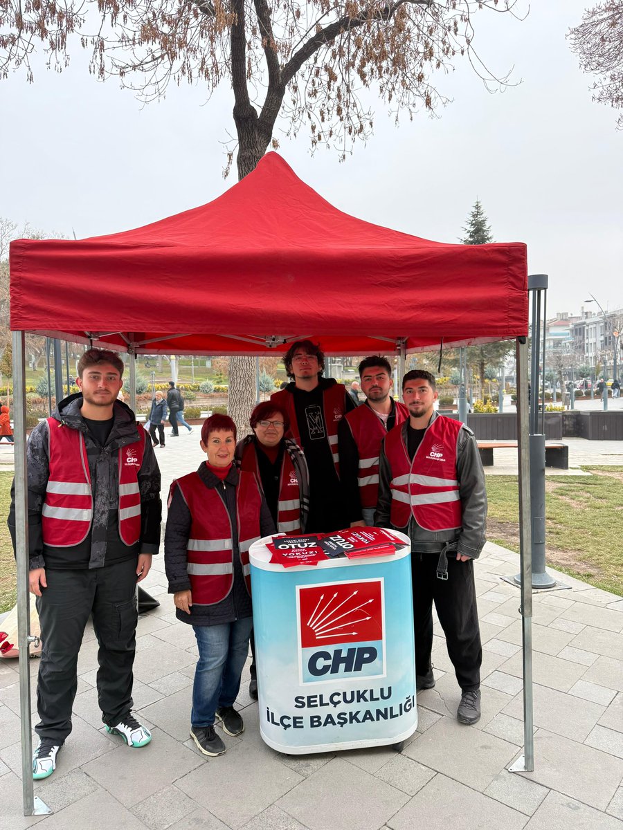 alinacicobanog's tweet photo. Bugün Camlı Köşk önünde Selçuklu Kadın Kolları Başkanımız Refiye ÖZÇELEBİ ve yönetim kurulu , Selçuklu Gençlik Kolları Başkanımız Oğulcan Aydınoğlu ve yönetim kurulu ile birlikte ilçe yönetim kurulu üyelerimizle emeklilerimiz ve  asgari ücretle çalışan vatandaşlarımız için https://t.co/RKgvDmTl4R